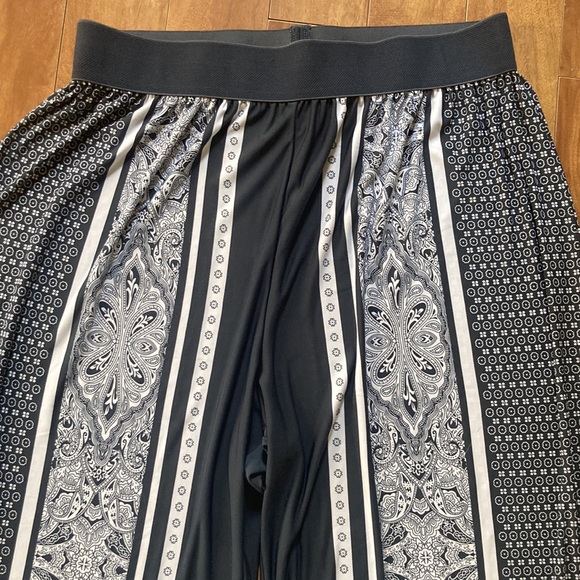 DG💫 Womens' Gray/White Printed Elastic Waist Lightweight Wide Leg Pants - Picture 4 of 7